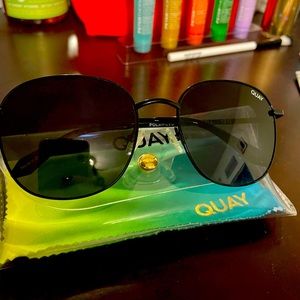 Black QUAY sunglasses